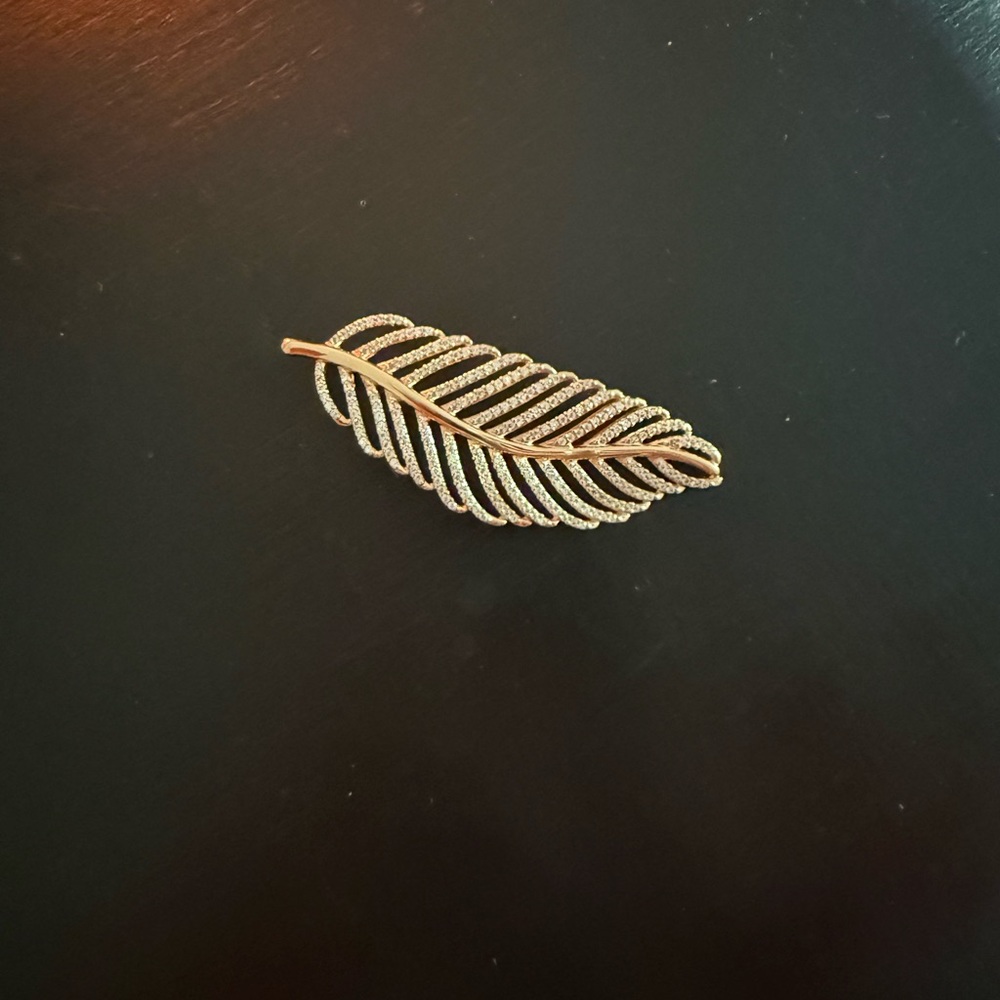 Retired Pandora Rose Light as a Feather Pendant - New Condition